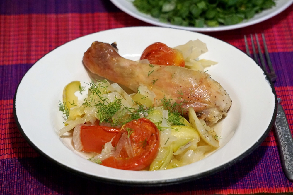 Куриные ножки с овощами в духовке